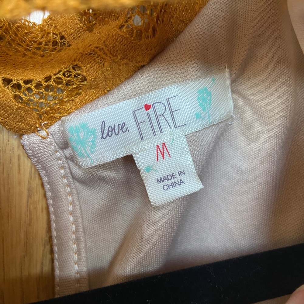 Key-hole Tank Top - Picture 3 of 3